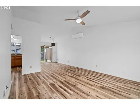 980 SE Oak Street Dundee OR 97115
