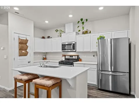 821 N 19th Avenue Cornelius OR 97113