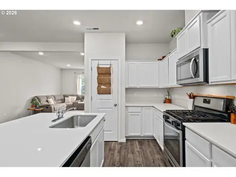 821 N 19th Avenue Cornelius OR 97113