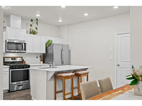 821 N 19th Avenue Cornelius OR 97113