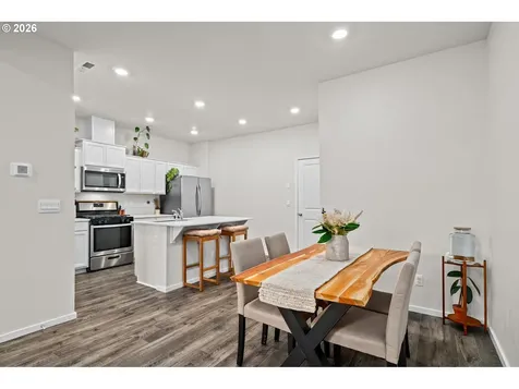 821 N 19th Avenue Cornelius OR 97113