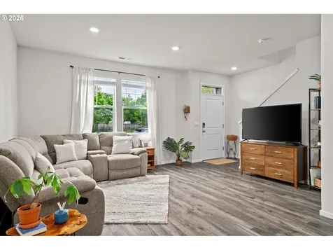 821 N 19th Avenue Cornelius OR 97113