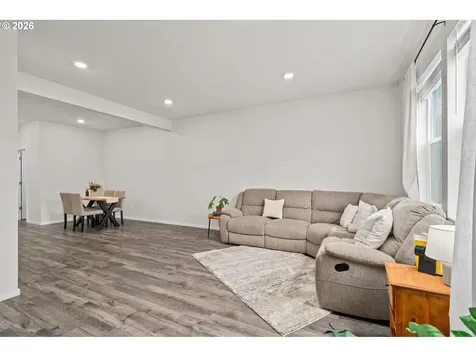 821 N 19th Avenue Cornelius OR 97113