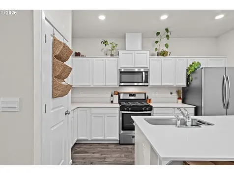 821 N 19th Avenue Cornelius OR 97113