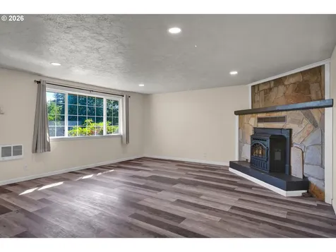 947 S R Street Cottage Grove OR 97424