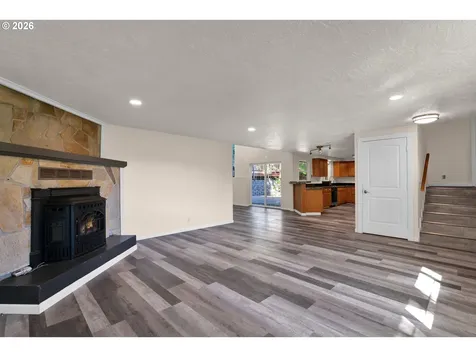 947 S R Street Cottage Grove OR 97424