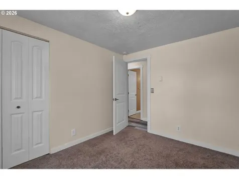 947 S R Street Cottage Grove OR 97424