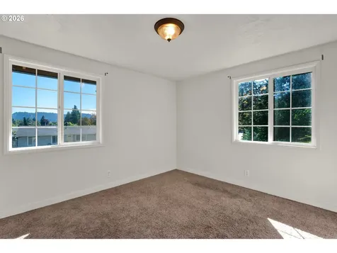 947 S R Street Cottage Grove OR 97424