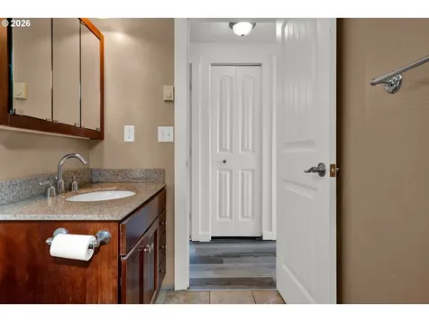 947 S R Street Cottage Grove OR 97424