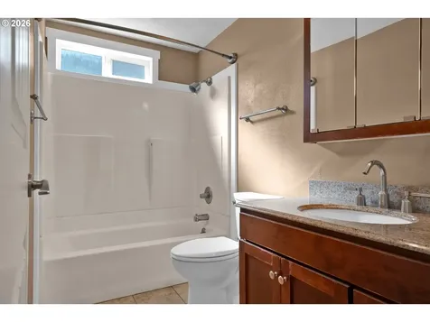 947 S R Street Cottage Grove OR 97424