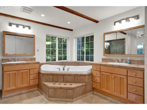 947 S R Street Cottage Grove OR 97424