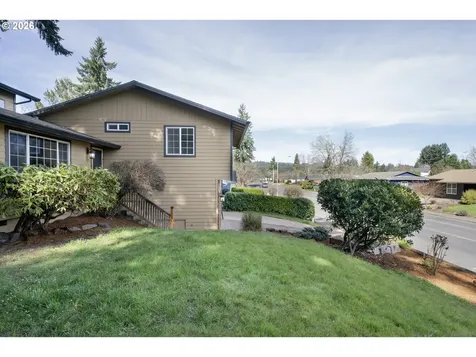 947 S R Street Cottage Grove OR 97424