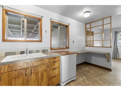 4220 SE Ellis Street Portland OR 97206
