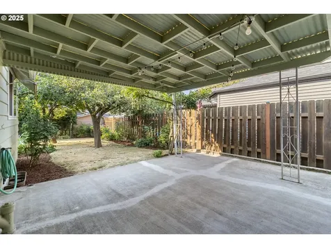 4220 SE Ellis Street Portland OR 97206
