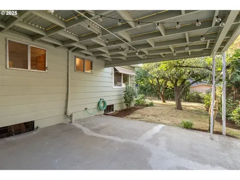 4220 SE Ellis Street Portland OR 97206