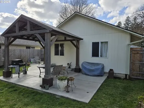 5104 SE 109th Avenue Portland OR 97266
