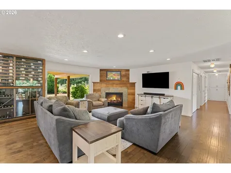1060 S Park Street Carlton OR 97111