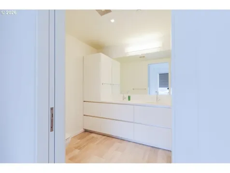 1075 NW Northrup Street NW Portland OR 97209