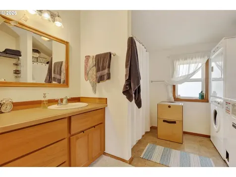 921 Eugene Street Hood River OR 97031