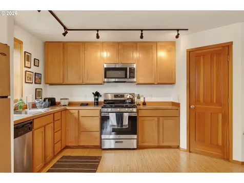 921 Eugene Street Hood River OR 97031