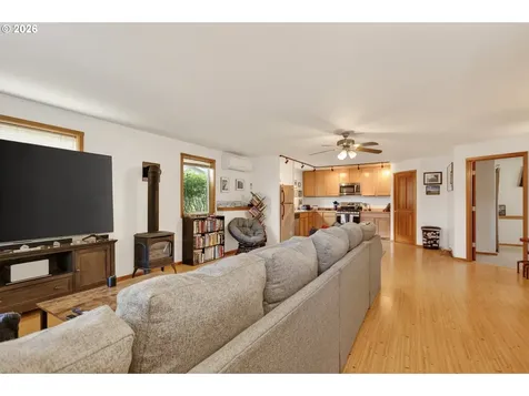 921 Eugene Street Hood River OR 97031