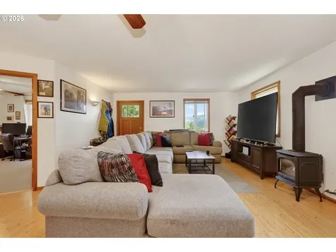 921 Eugene Street Hood River OR 97031