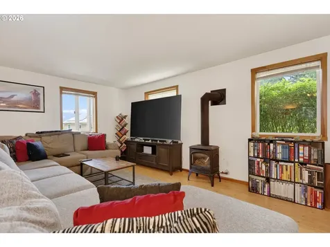 921 Eugene Street Hood River OR 97031