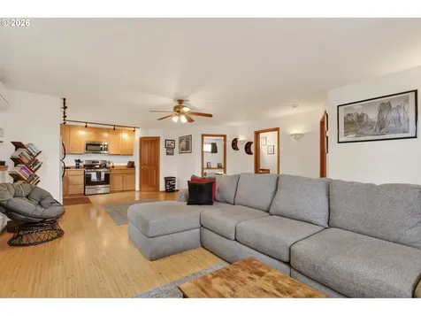 921 Eugene Street Hood River OR 97031