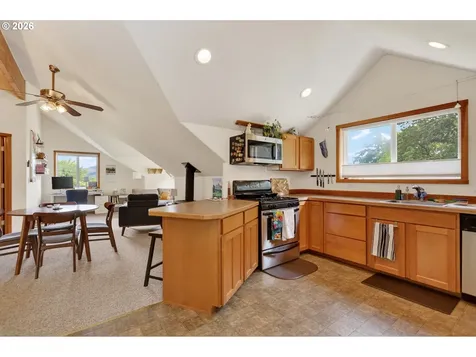 921 Eugene Street Hood River OR 97031