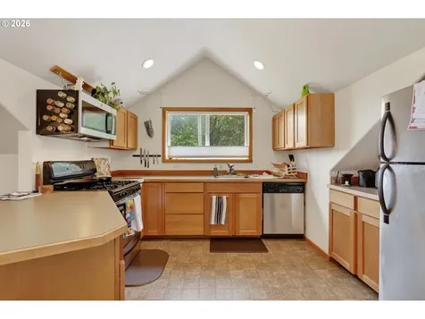 921 Eugene Street Hood River OR 97031