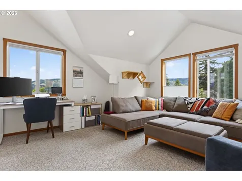 921 Eugene Street Hood River OR 97031