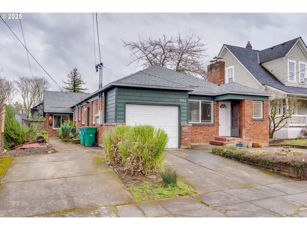 5922 NE 11th Avenue Portland OR 97211
