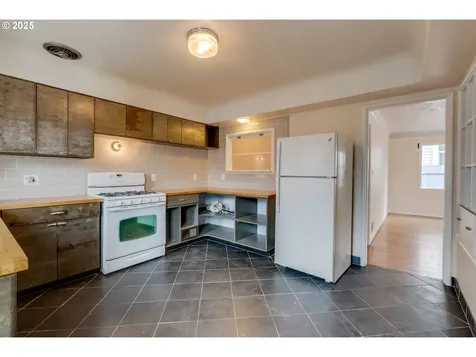 5922 NE 11th Avenue Portland OR 97211