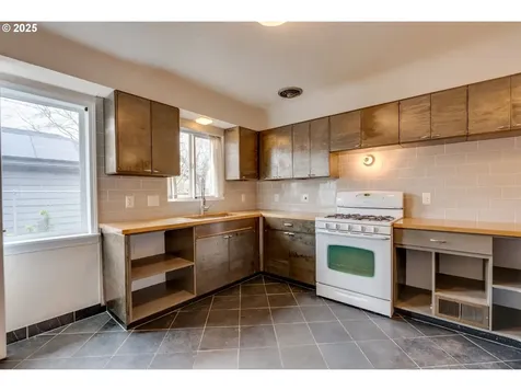 5922 NE 11th Avenue Portland OR 97211