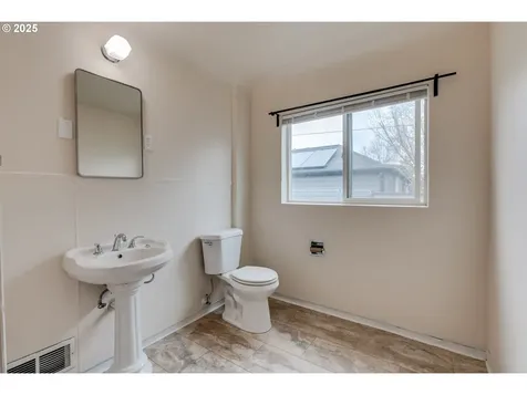 5922 NE 11th Avenue Portland OR 97211