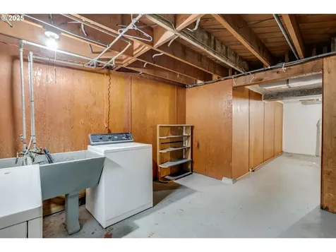 5922 NE 11th Avenue Portland OR 97211
