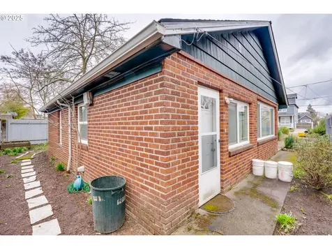 5922 NE 11th Avenue Portland OR 97211