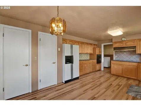 925 Ascot Drive Eugene OR 97401