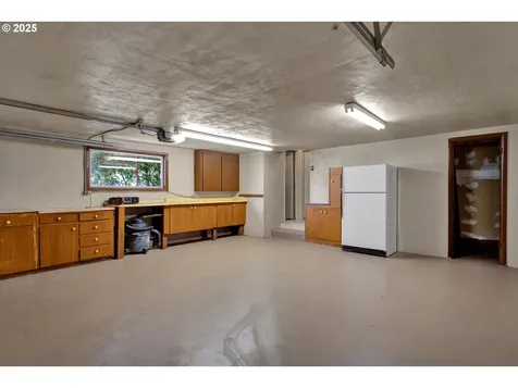 925 Ascot Drive Eugene OR 97401
