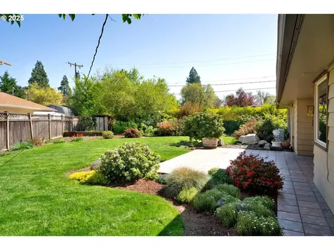 925 Ascot Drive Eugene OR 97401