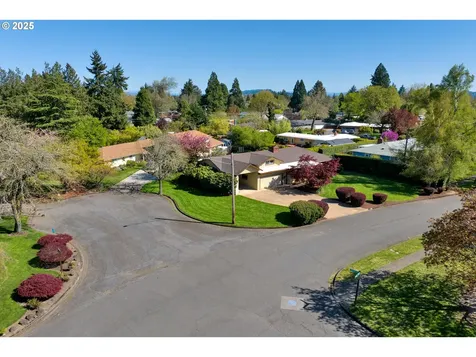 925 Ascot Drive Eugene OR 97401
