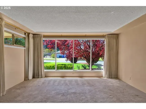 925 Ascot Drive Eugene OR 97401