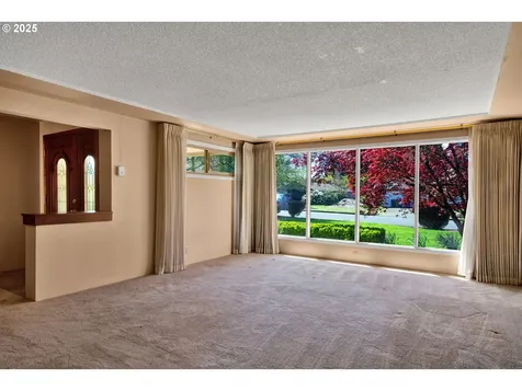 925 Ascot Drive Eugene OR 97401