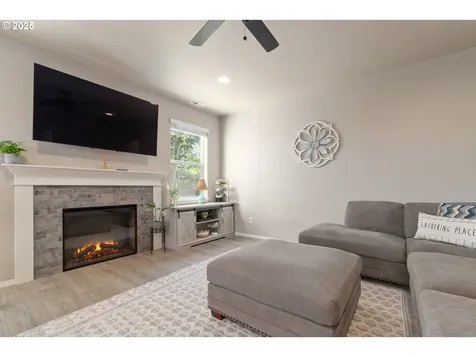 275 Rockcrest Drive Lowell OR 97452