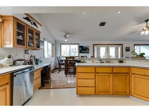 4608 Holly Street Springfield OR 97478