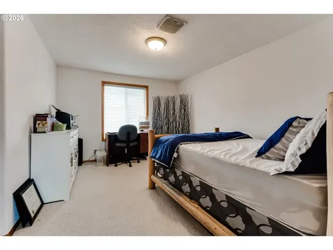 4608 Holly Street Springfield OR 97478