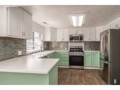 110 NE Kirby Avenue Roseburg OR 97470