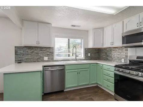 110 NE Kirby Avenue Roseburg OR 97470