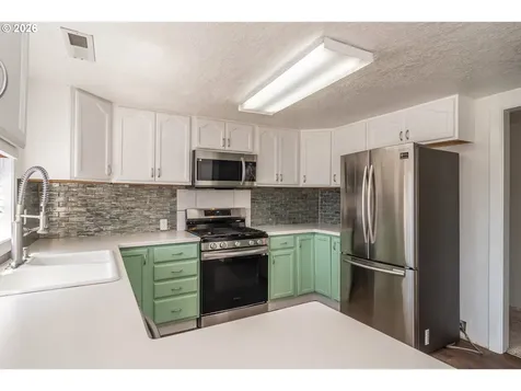 110 NE Kirby Avenue Roseburg OR 97470
