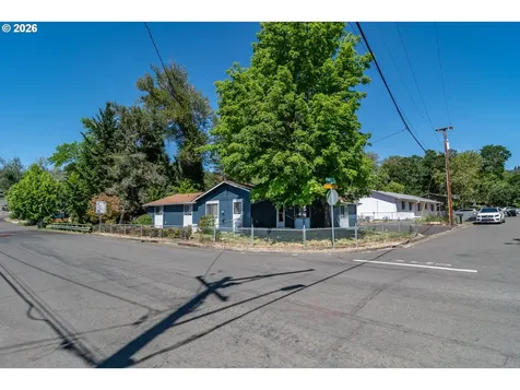 110 NE Kirby Avenue Roseburg OR 97470